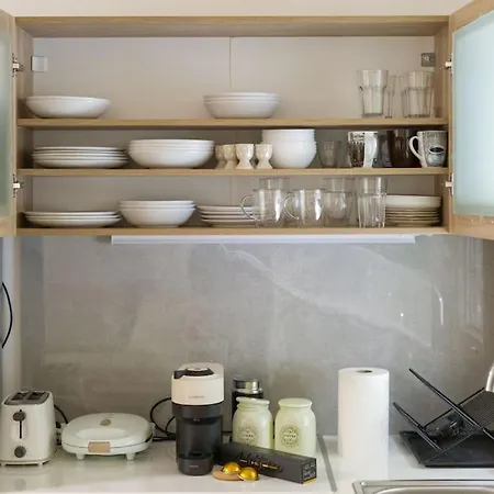 Vibrant 2br In Koukaki *