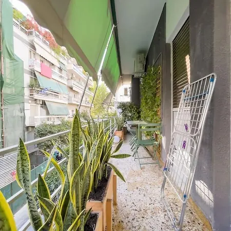 Vibrant 2br In Koukaki Apartment *