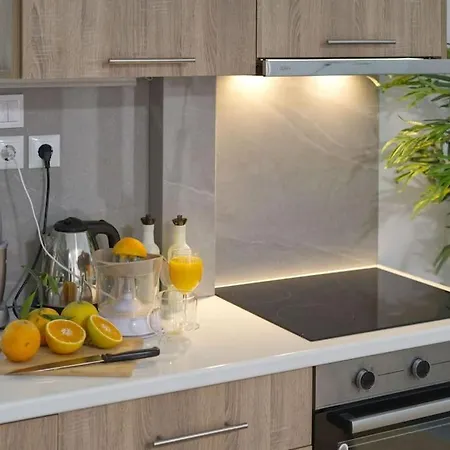 Vibrant 2br In Koukaki *