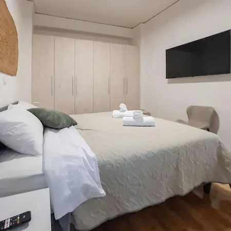 Vibrant 2br In Koukaki