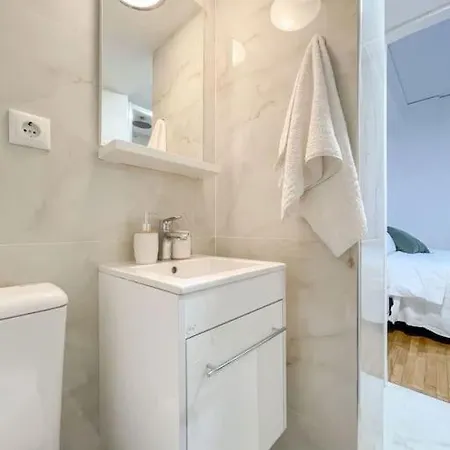Apartment Vibrant 2br In Koukaki Athens