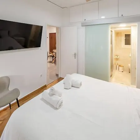 Vibrant 2br In Koukaki Apartment