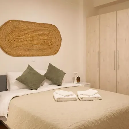 Vibrant 2br In Koukaki Athens
