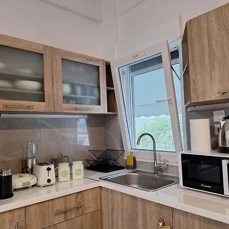 Vibrant 2br In Koukaki Athens