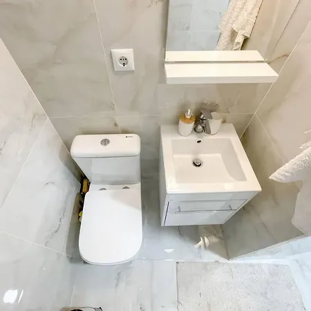 Vibrant 2br In Koukaki Athens