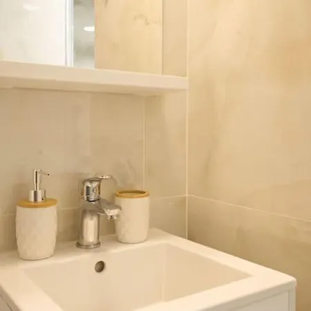 Vibrant 2br In Koukaki Athens